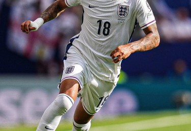 JN江南体育-世俱杯比赛中球员传球线路选择及成功率分析与组织效率评估