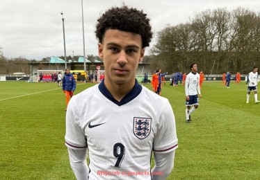 JN江南体育-矿工球队与德甲球队的对比及竞技水平分析