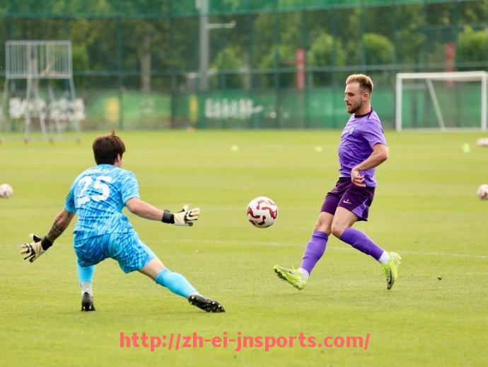 JN江南体育-世俱杯比赛中球员传球线路选择及成功率分析与组织效率评估